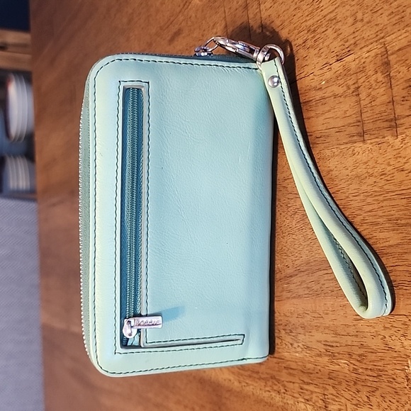 Fossil Mint Green wristlet - Picture 2 of 16